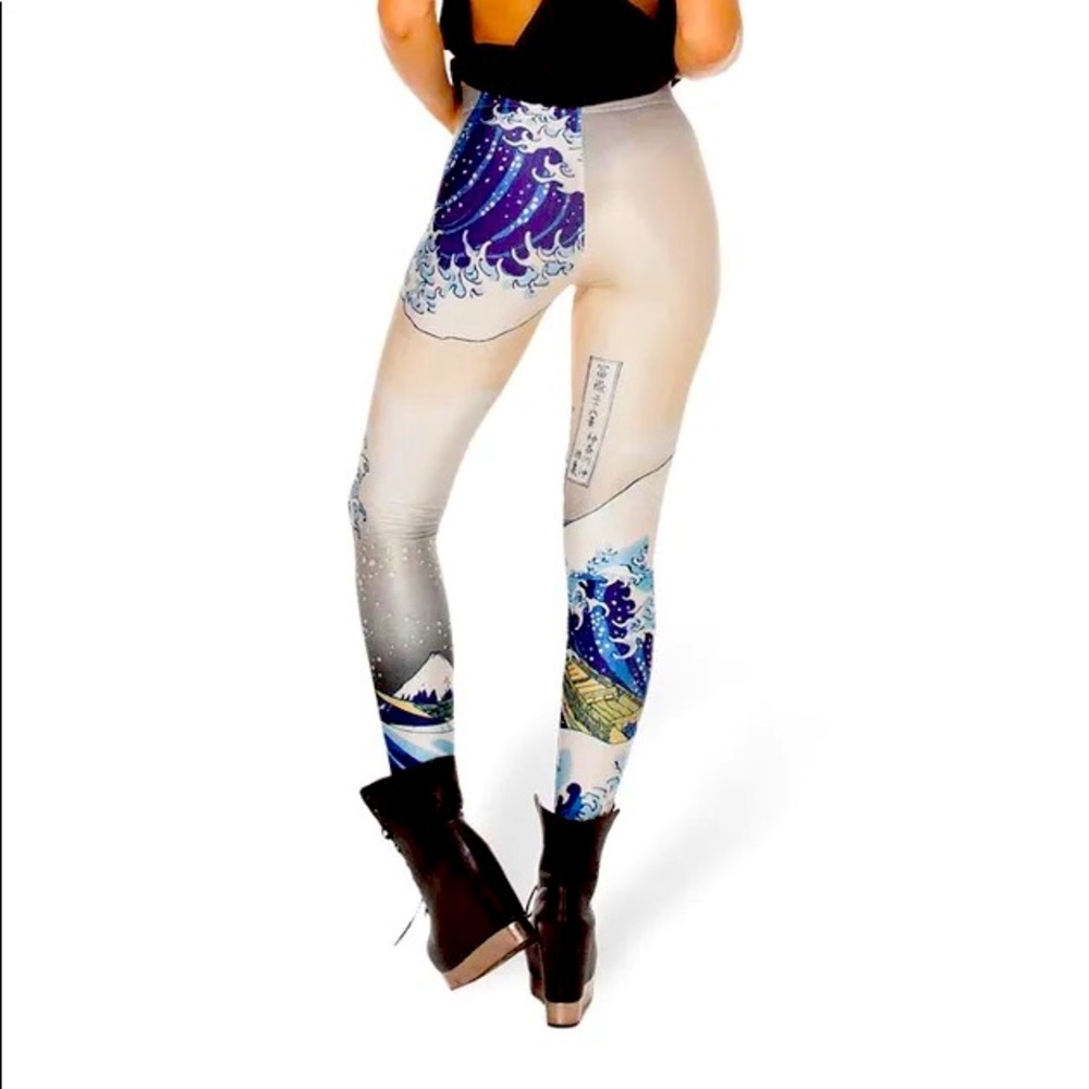BMC The Great Wave leggings! 🤍RARE💙
